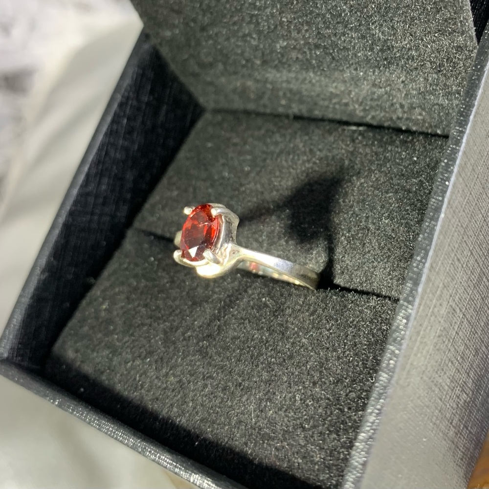 STERLING SILVER RED GARNET RING SIZE 6.5 - Picture 2 of 5